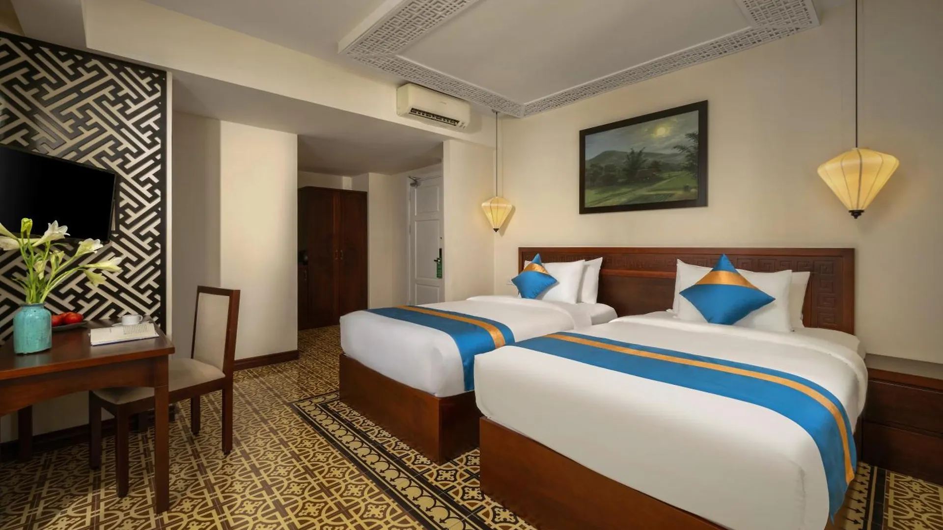 Royal Riverside Hoi An Hotel & Spa 4*,