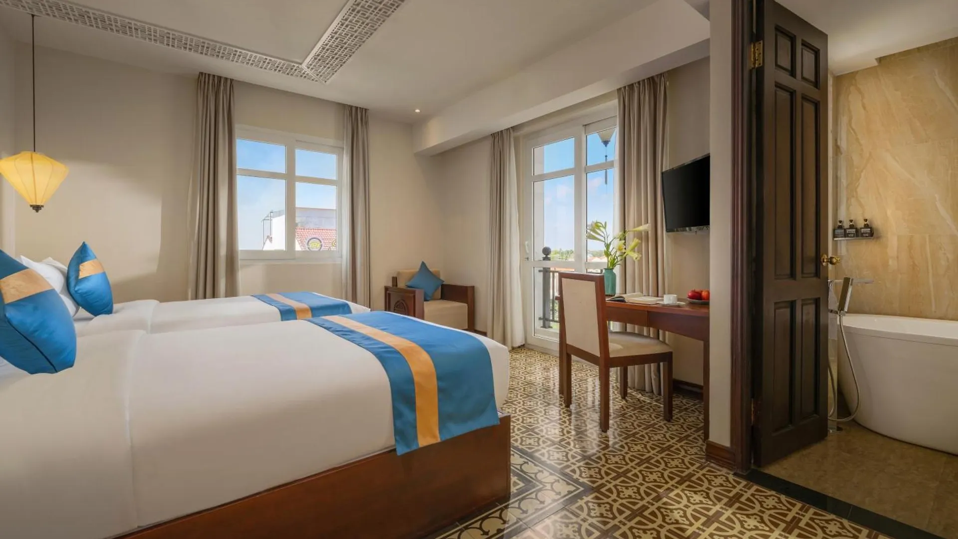 Royal Riverside Hoi An Hotel & Spa 4*,