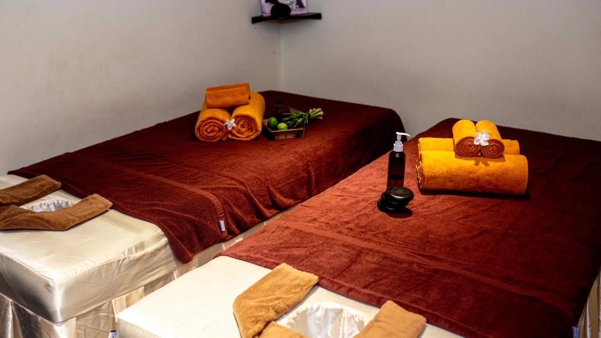 Royal Riverside Hoi An Hotel & Spa 4*,