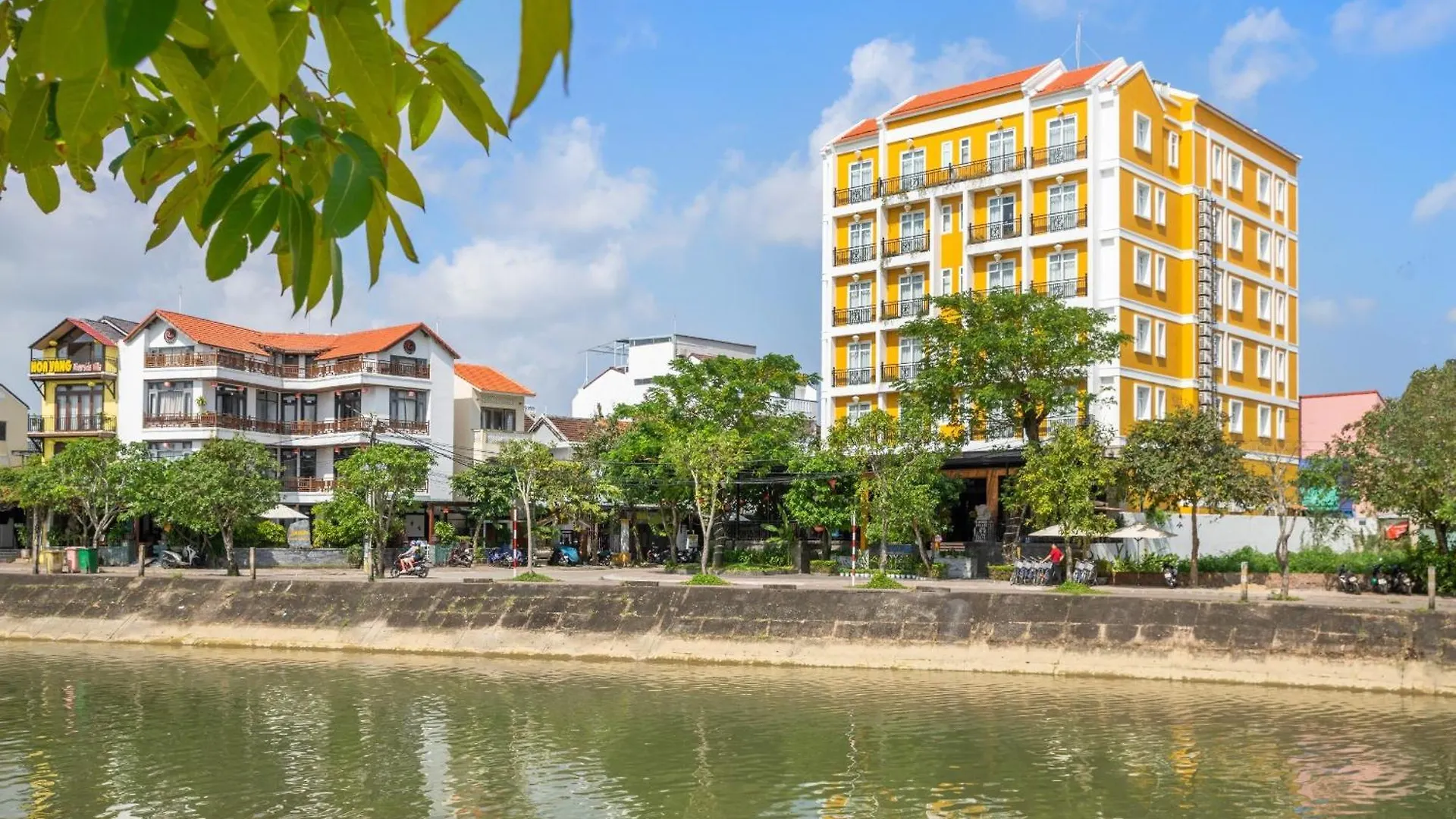 Royal Riverside Hoi An Hotel & Spa 4*,