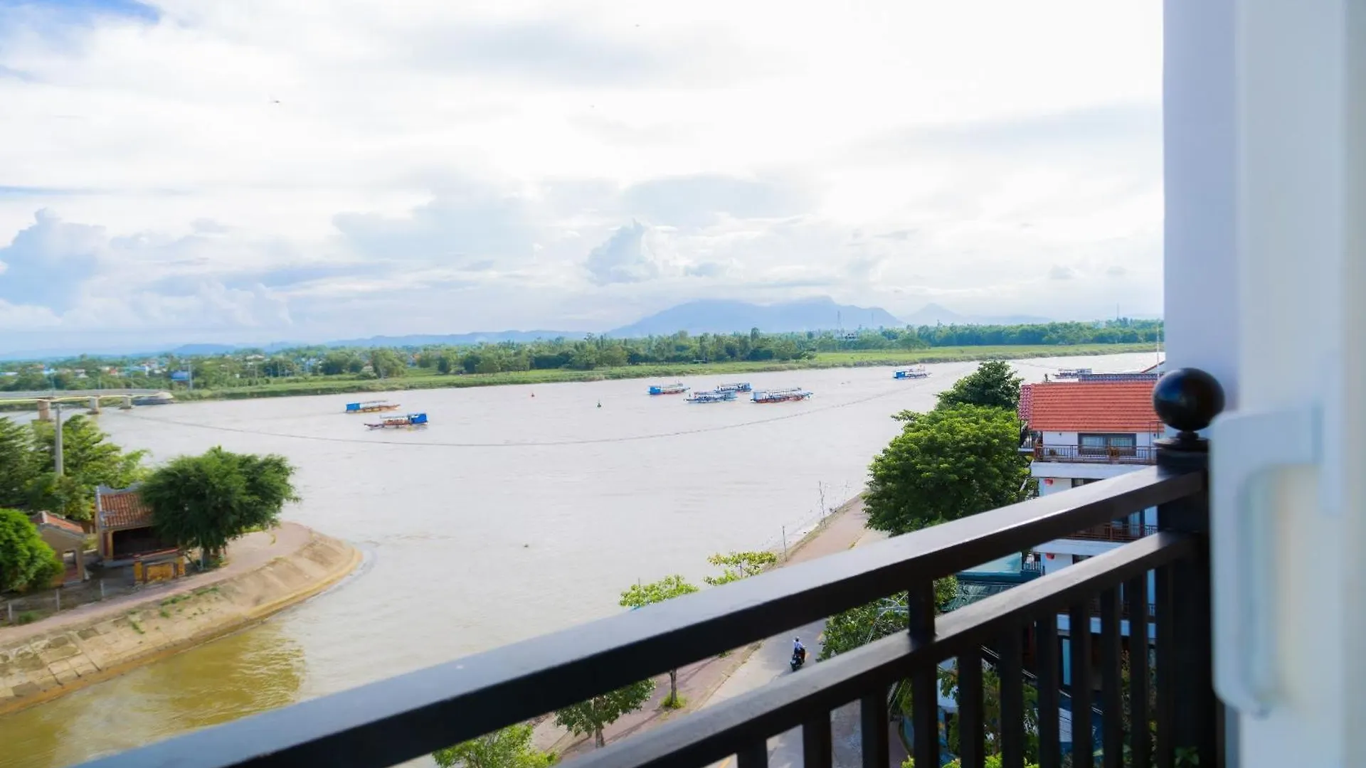 Royal Riverside Hoi An Hotel & Spa Vietnám