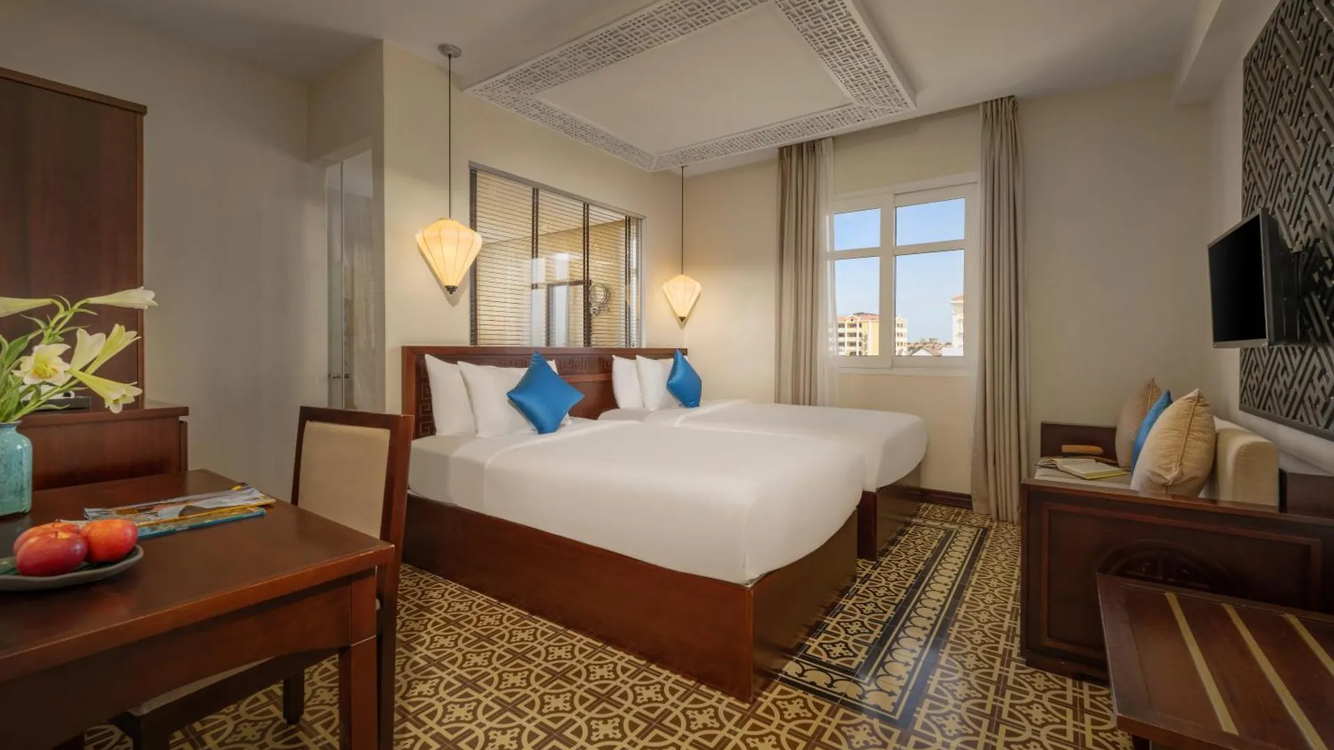 Royal Riverside Hoi An Hotel & Spa 4*,