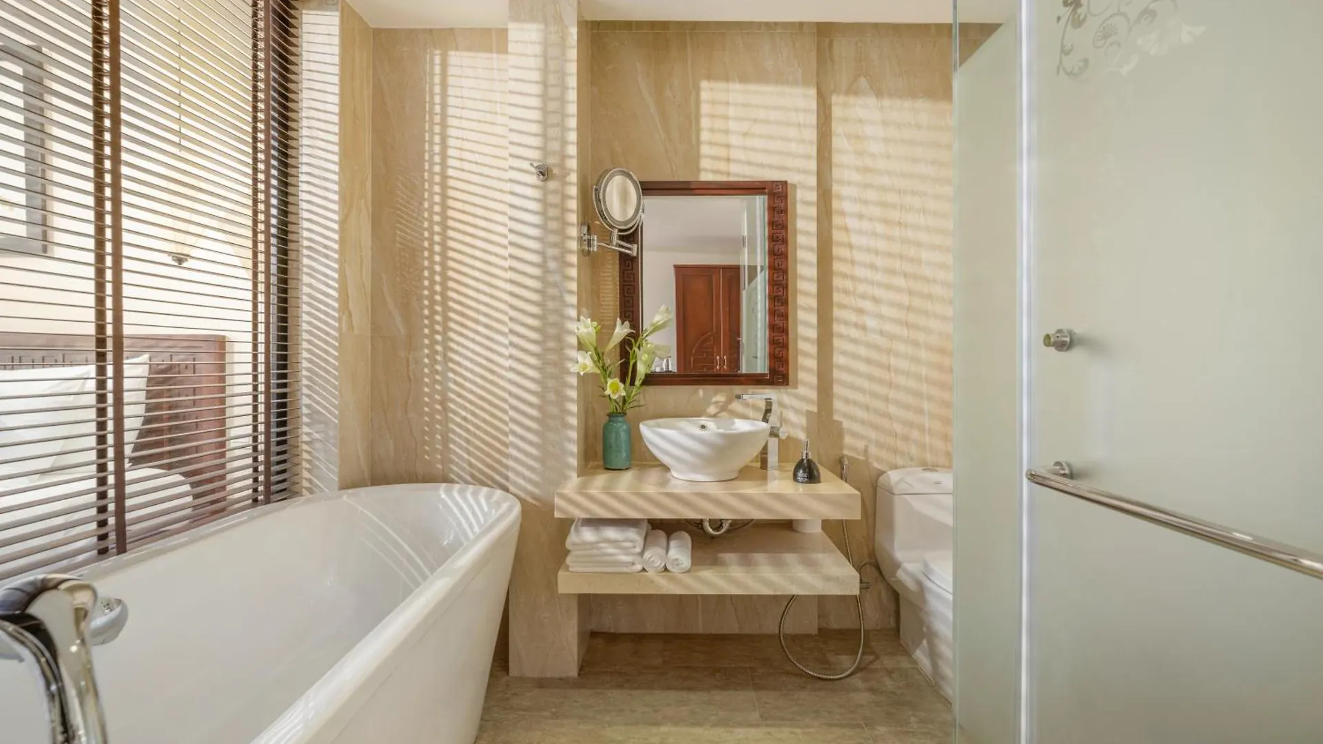 Royal Riverside Hoi An Hotel & Spa
